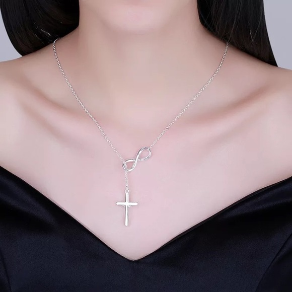 Gorgeous Pendant Silver Cross Necklace - Picture 2 of 6